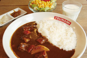 ③TSUNAMI　カレー＆グリル