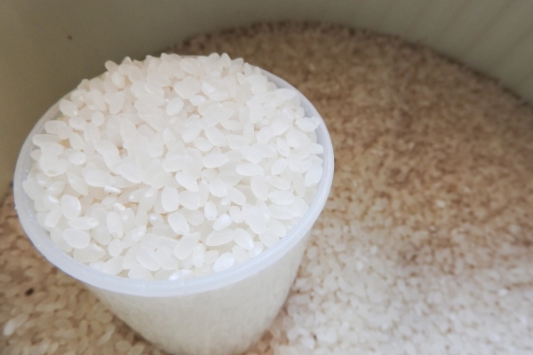 お米を正しく計量する方法って 計量カップがないときの測り方は ごはん彩々 全米販