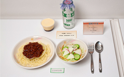 学校給食の例（写真）